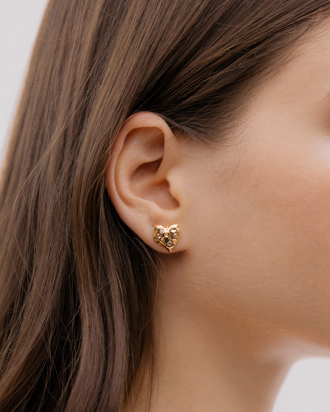 Aretes Corazón Relieve Oro