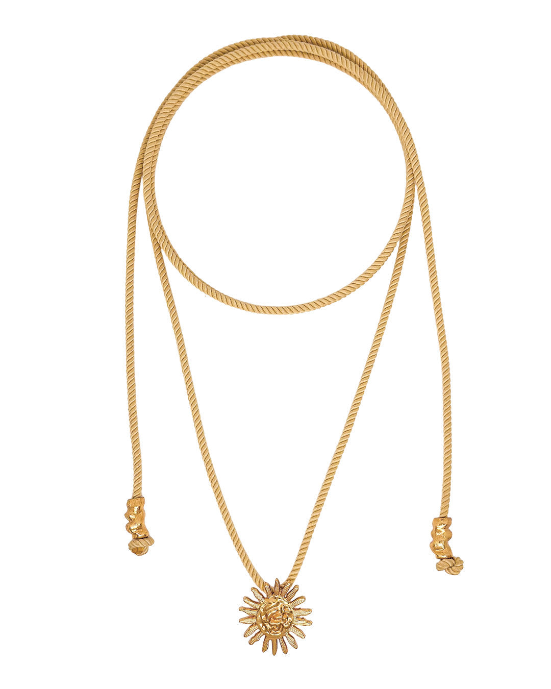 Choker Solstice diseñado con un dije de sol en baño de oro 24k