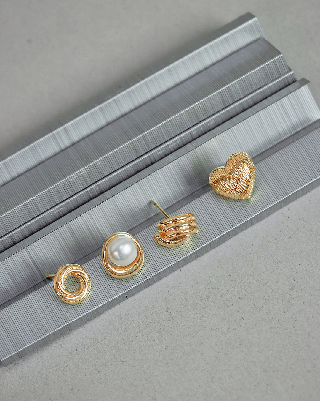 Aretes Corazón Textura Oro