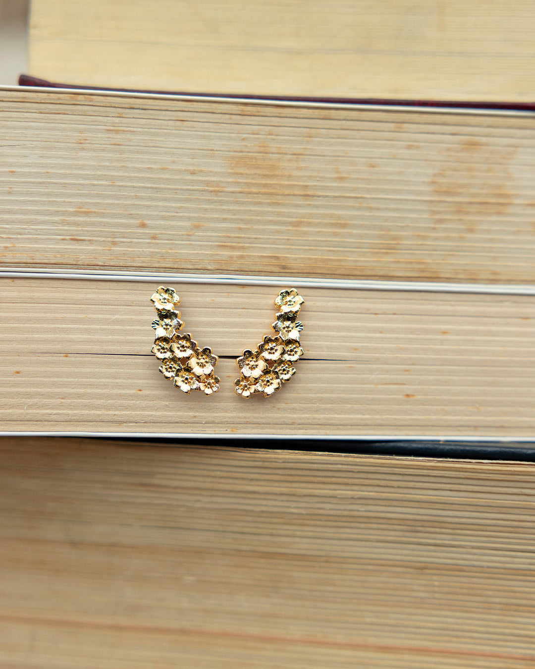Aretes Passionara con diseño de flores